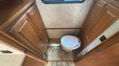 2007 Winnebago Journey Series 36SG Cummins SE photo 23