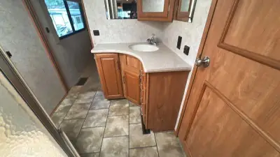 2007 Winnebago Journey Series 36SG Cummins SE photo 19