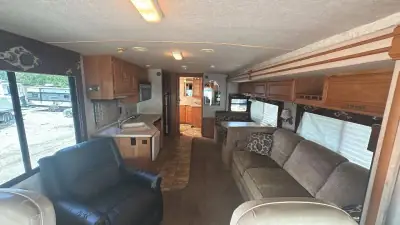 2007 Winnebago Journey Series 36SG Cummins SE photo 14
