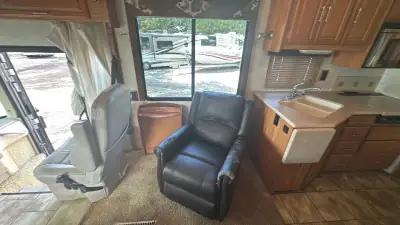 2007 Winnebago Journey Series 36SG Cummins SE photo 16