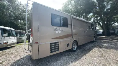 2007 Winnebago Journey Series 36SG Cummins SE photo 6