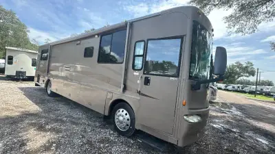 2007 Winnebago Journey Series 36SG Cummins SE photo 2