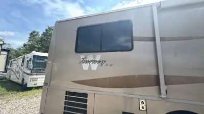 2007 Winnebago Journey Series 36SG Cummins SE photo 45