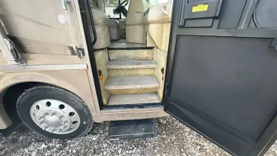 2007 Winnebago Journey Series 36SG Cummins SE photo 7