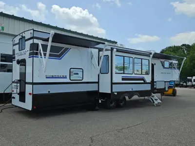 2027 Forest River Cherokee Arctic Wolf 38DST photo 7