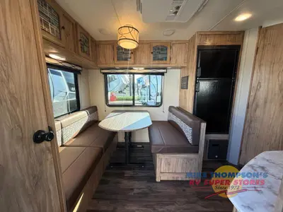 2018 Coachmen RV Freedom Express photo 14