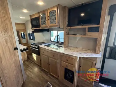 2018 Coachmen RV Freedom Express photo 13