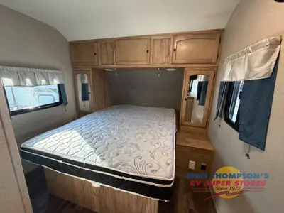 2018 Coachmen RV Freedom Express photo 15