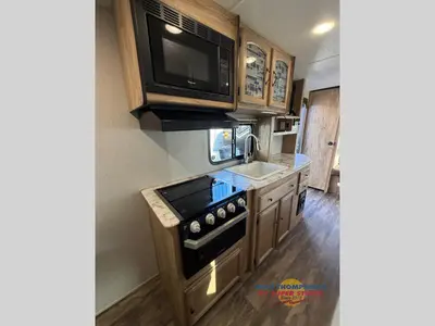 2018 Coachmen RV Freedom Express photo 17