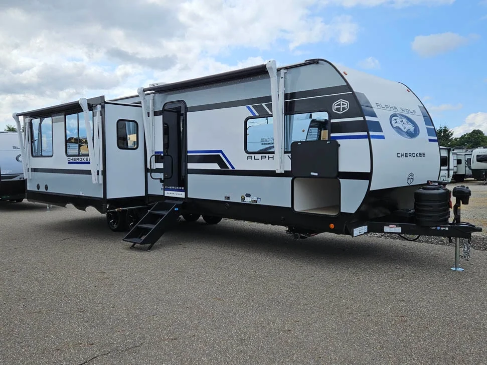 2027 Forest River Cherokee Alpha Wolf 28RLX exterior