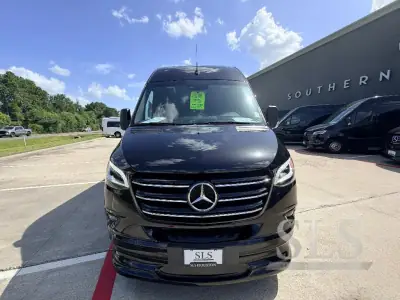 2027 Ogv Luxury Coach V-Drive 10OB photo 9