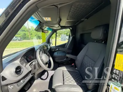 2027 Ogv Luxury Coach V-Drive 10OB photo 11