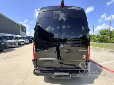2027 Ogv Luxury Coach V-Drive 10OB photo 4