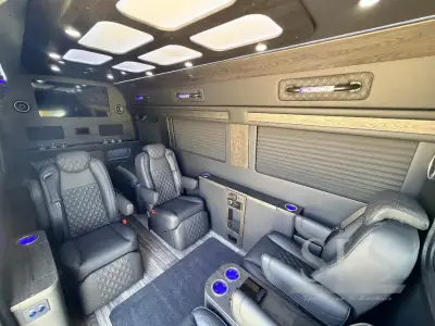 2027 Ogv Luxury Coach V-Drive 10OB photo 19