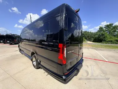 2027 Ogv Luxury Coach V-Drive 10OB photo 6