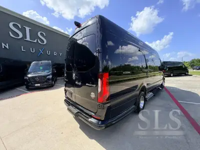 2027 Ogv Luxury Coach V-Drive 10OB photo 3