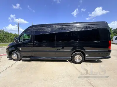 2027 Ogv Luxury Coach V-Drive 10OB photo 7