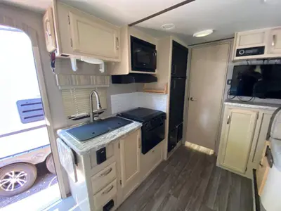 2019 Winnebago Micro Minnie photo 13