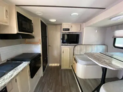 2019 Winnebago Micro Minnie photo 12