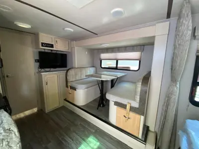 2019 Winnebago Micro Minnie photo 11
