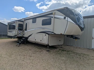 Used 2021 Jayco Pinnacle 36 Kpts