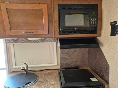 2016 LANCE 1575 TRAVEL TRAILER photo 6