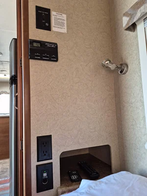2016 LANCE 1575 TRAVEL TRAILER photo 12