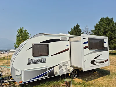 2016 LANCE 1575 TRAVEL TRAILER photo 2