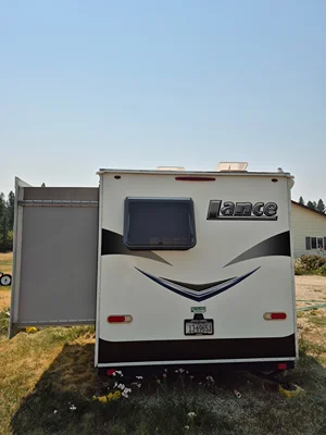 2016 LANCE 1575 TRAVEL TRAILER photo 3