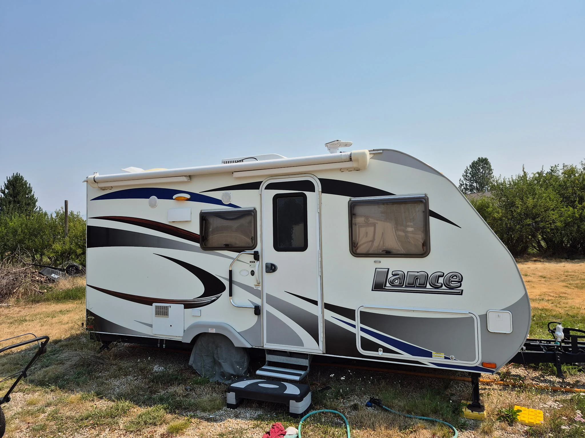 2016 LANCE 1575 TRAVEL TRAILER exterior