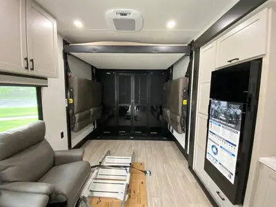 2027 Jayco Seismic photo 24
