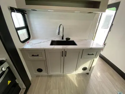 2027 Jayco Seismic photo 38