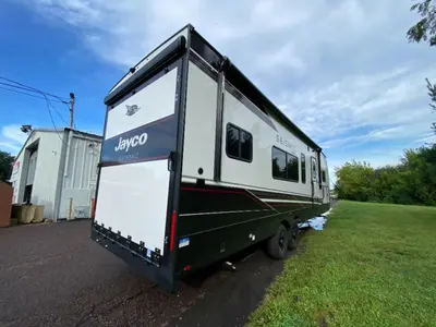2027 Jayco Seismic photo 11