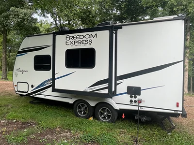 2022 COACHMEN FREEDOM EXPRESS ULTRA LITE photo 4