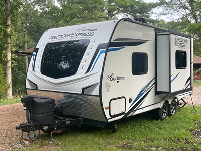 2022 COACHMEN FREEDOM EXPRESS ULTRA LITE photo 2