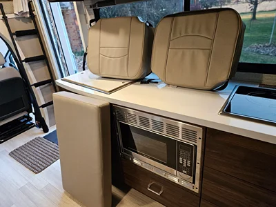 2021 WINNEBAGO NAVION photo 13
