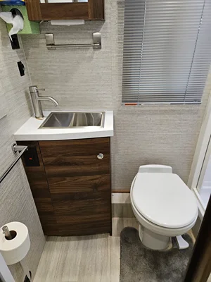 2021 WINNEBAGO NAVION photo 16