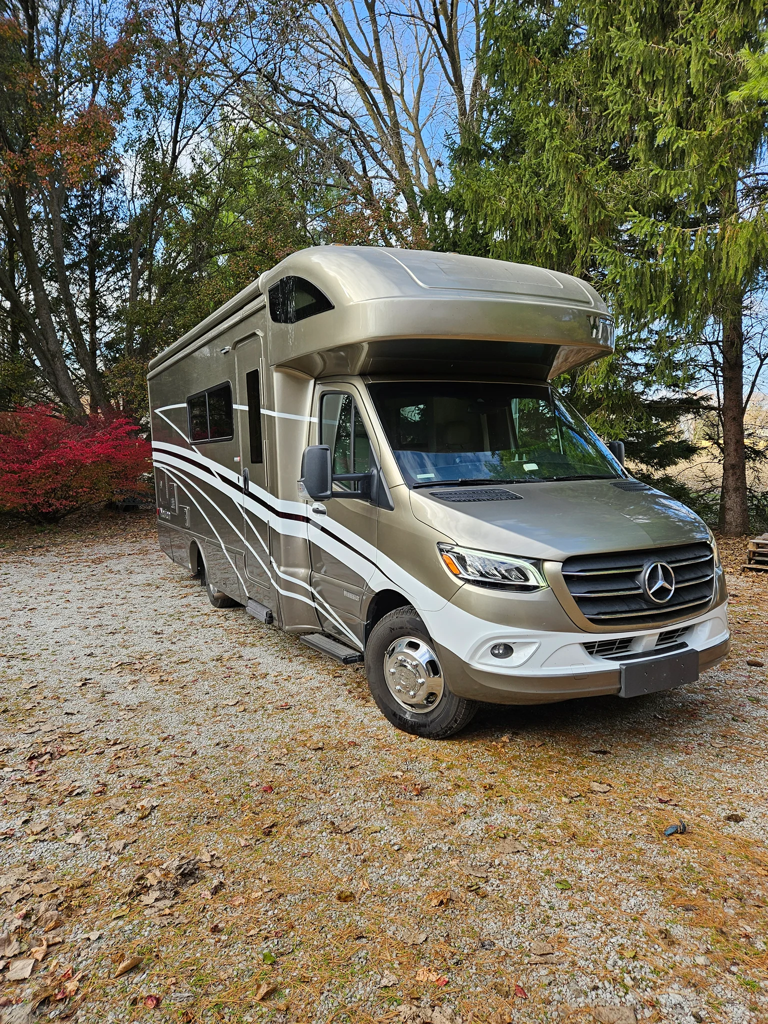 2021 WINNEBAGO NAVION exterior