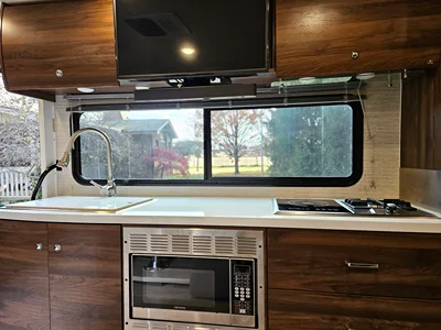 2021 WINNEBAGO NAVION photo 12