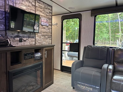 2020 FOREST RIVER CHEROKEE ALPHA WOLF photo 4