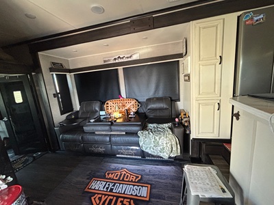 2023 JAYCO SEISMIC LUXURY SERIES photo 5