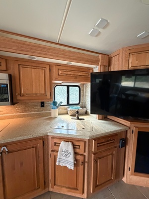 2012 FOREST RIVER BERKSHIRE photo 8