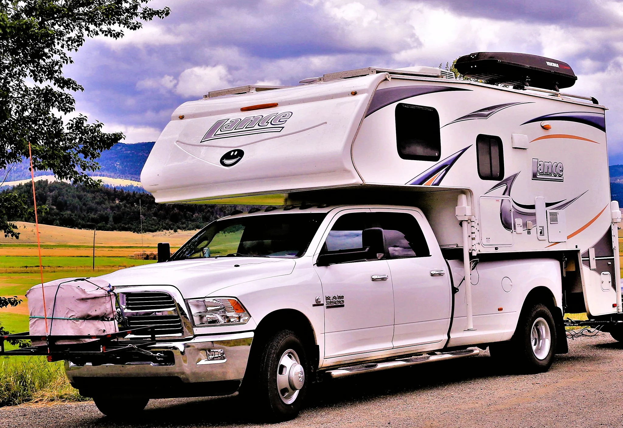 2013 LANCE 1050S exterior