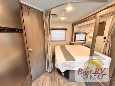 2024 Thor Motor Coach Four Winds photo 38