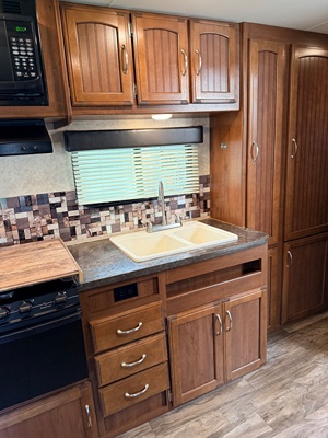 2017 JAYCO JAY FEATHER photo 3
