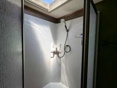 2014 Tiffin Motorhomes Allegro photo 38