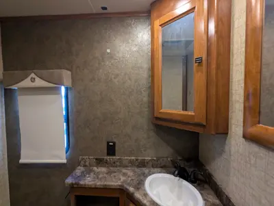 2014 Tiffin Motorhomes Allegro photo 26