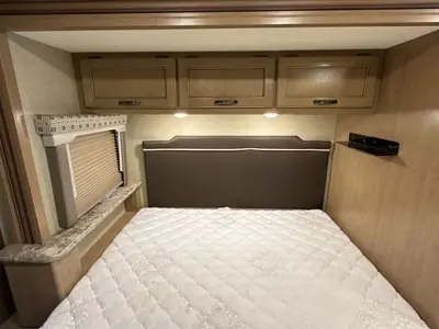 2018 Thor Motor Coach Four Winds photo 39