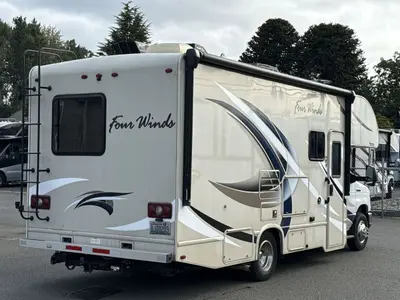 2018 Thor Motor Coach Four Winds photo 9
