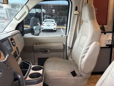 2018 Thor Motor Coach Four Winds photo 23